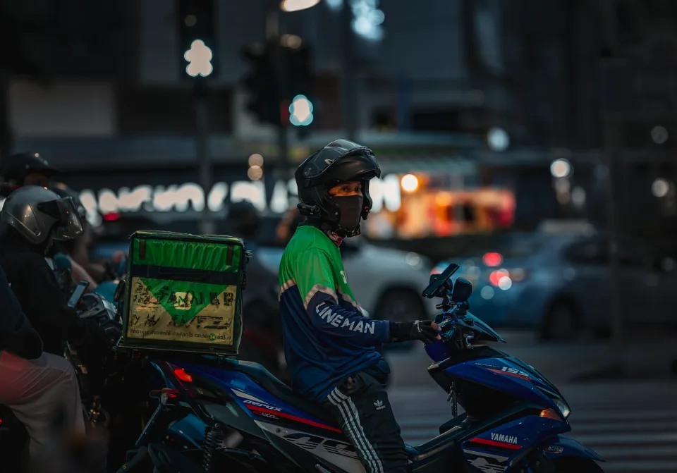 Xe hợp đồng